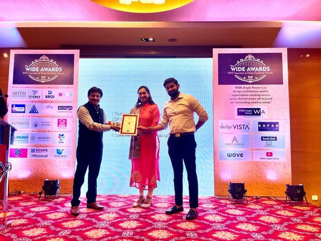 Receiving the WIDE Angle Forum Award 2022 on stage